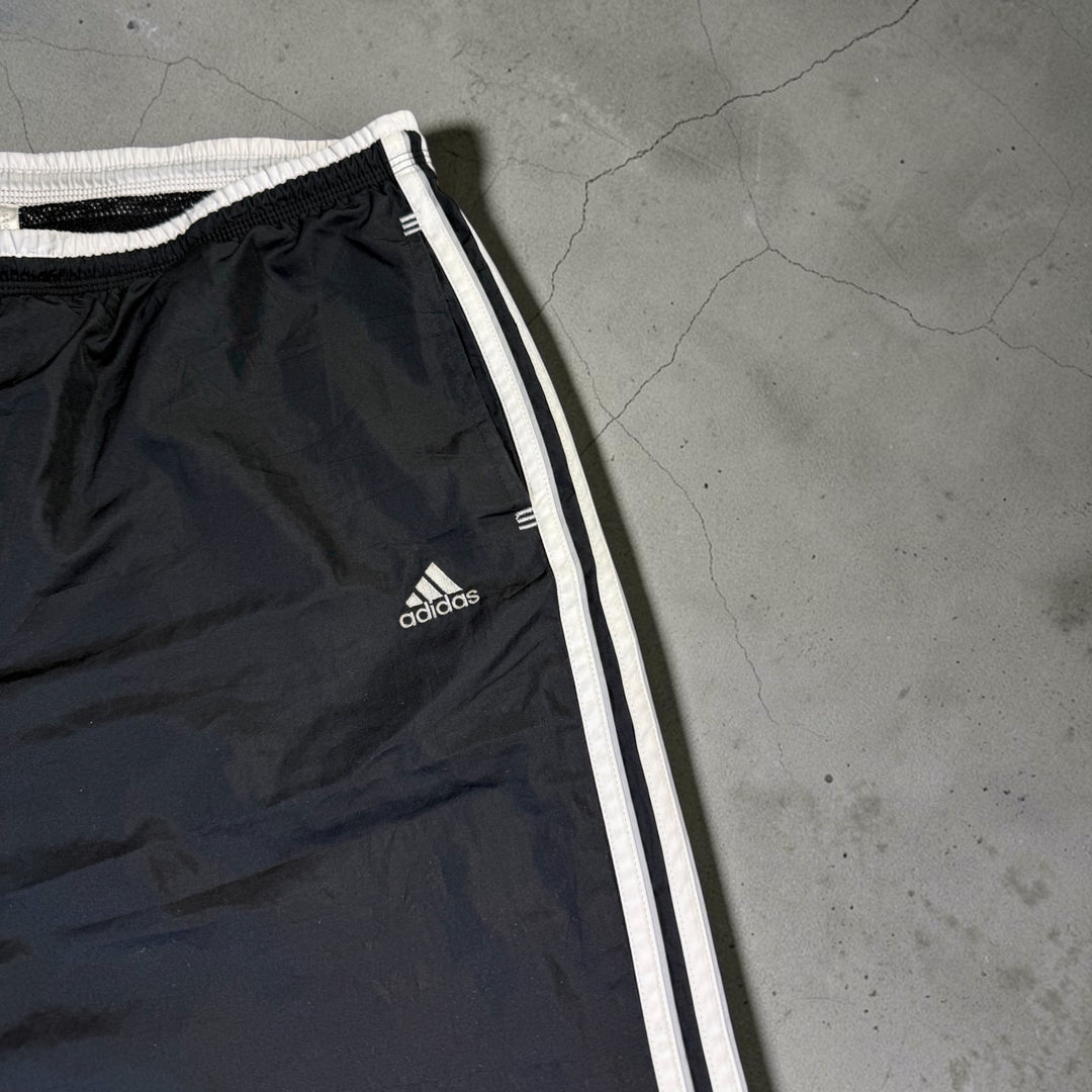 Adidas Vintage Trackpants Baggy Fit Größe M/L(Bilder können nicht ausgeschnitten werden )