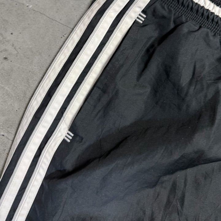 Adidas Vintage Trackpants Baggy Fit Größe M/L(Bilder können nicht ausgeschnitten werden )