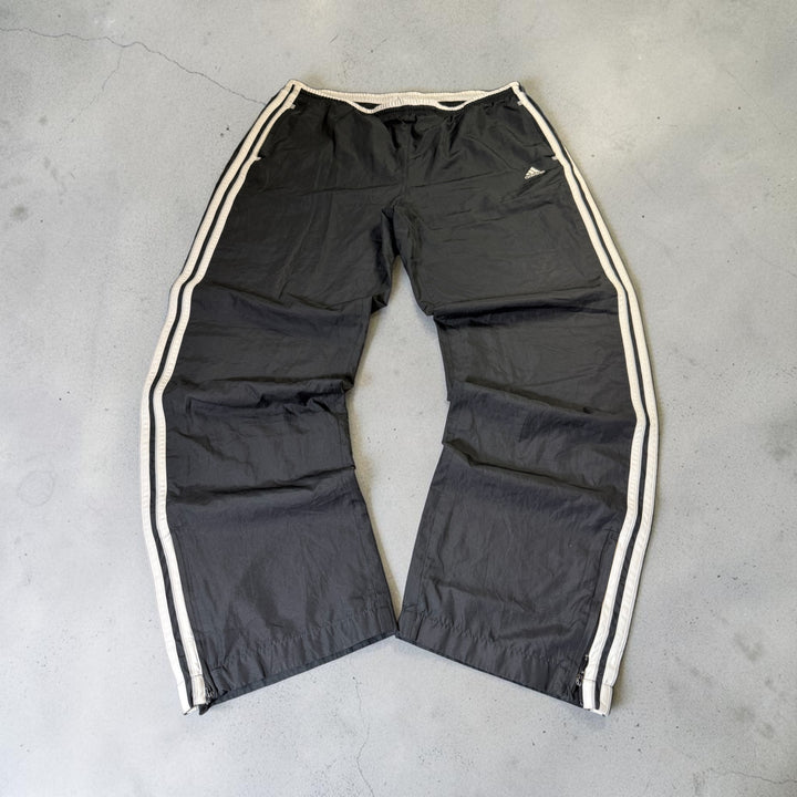 Adidas Vintage Trackpants Baggy Fit Größe M/L(Bilder können nicht ausgeschnitten werden )