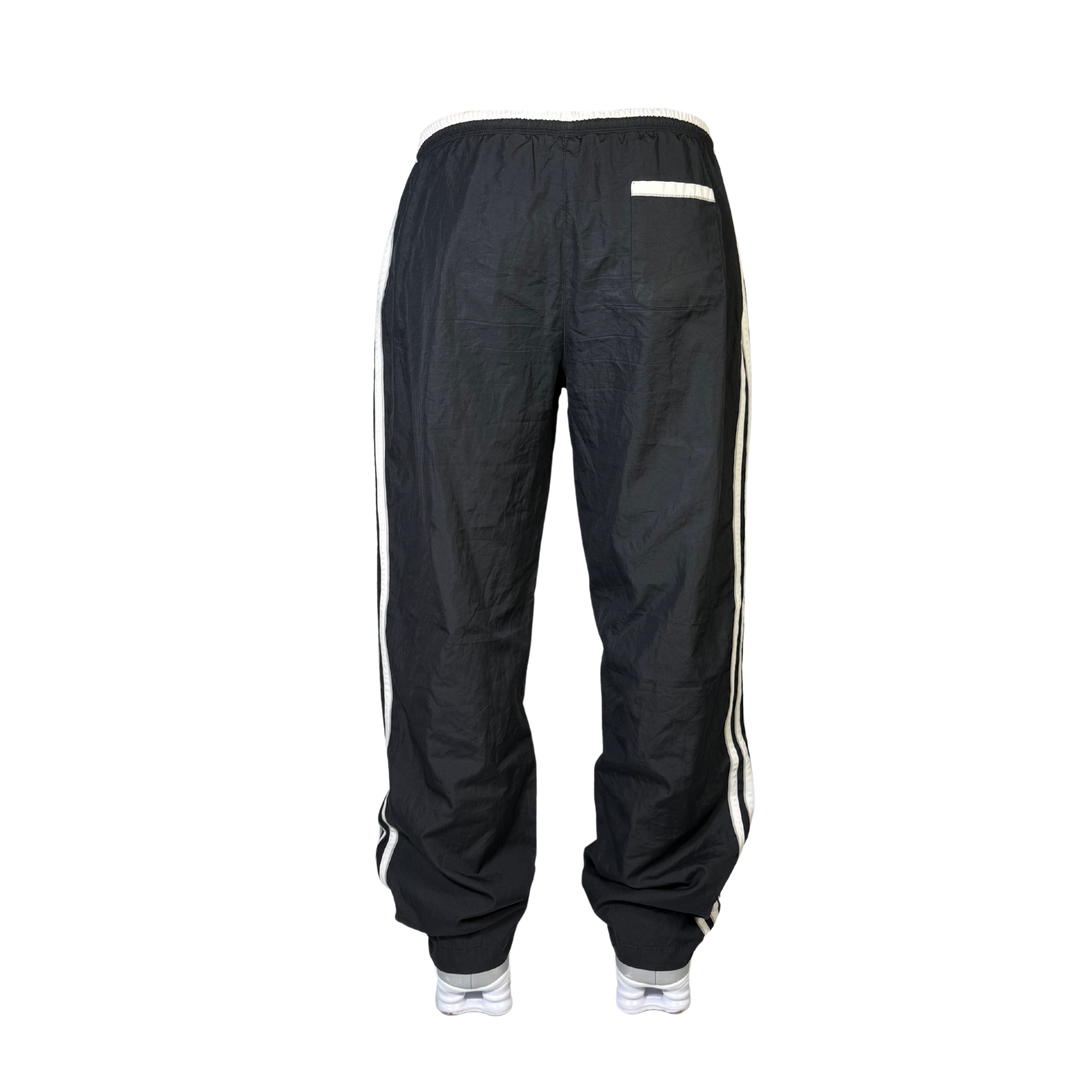 Adidas Vintage Trackpants Baggy Fit Größe M/L(Bilder können nicht ausgeschnitten werden )
