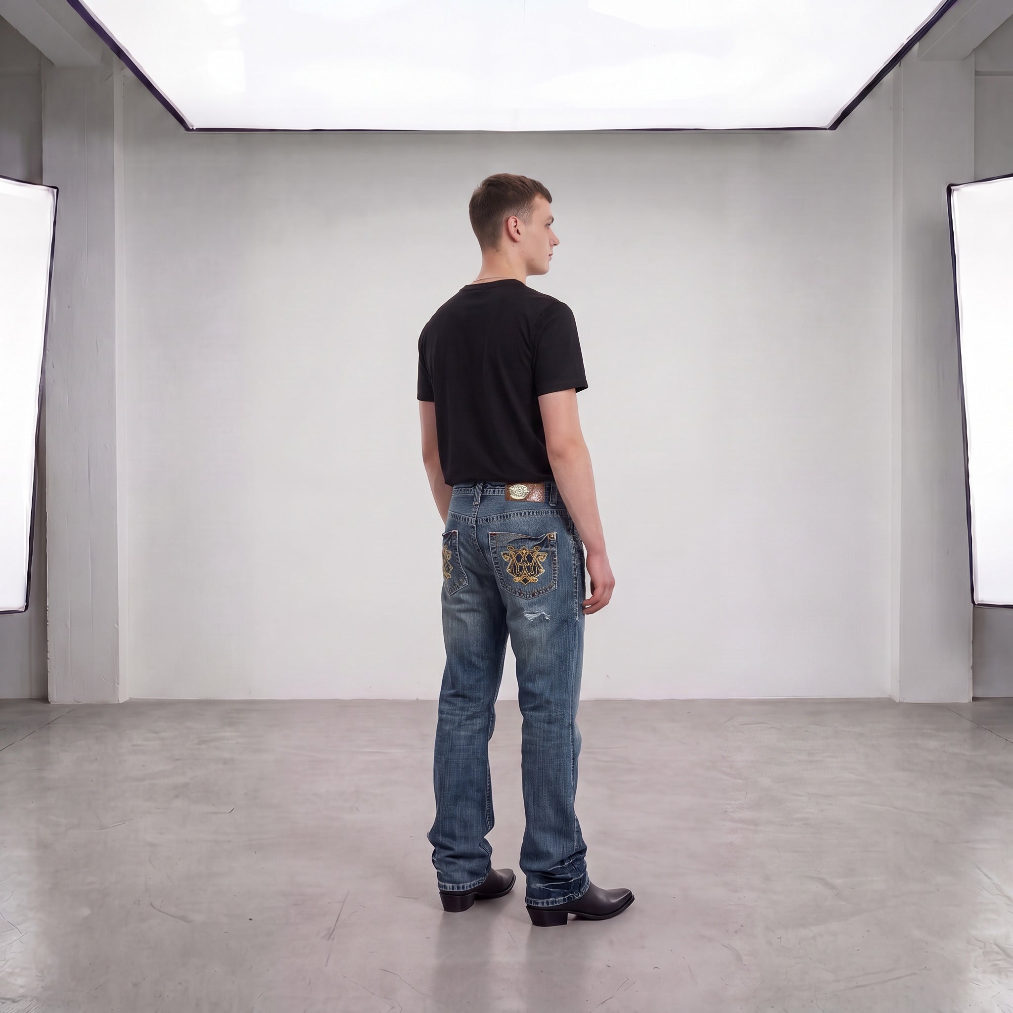 L32 – am Model, hinten, mit Boots