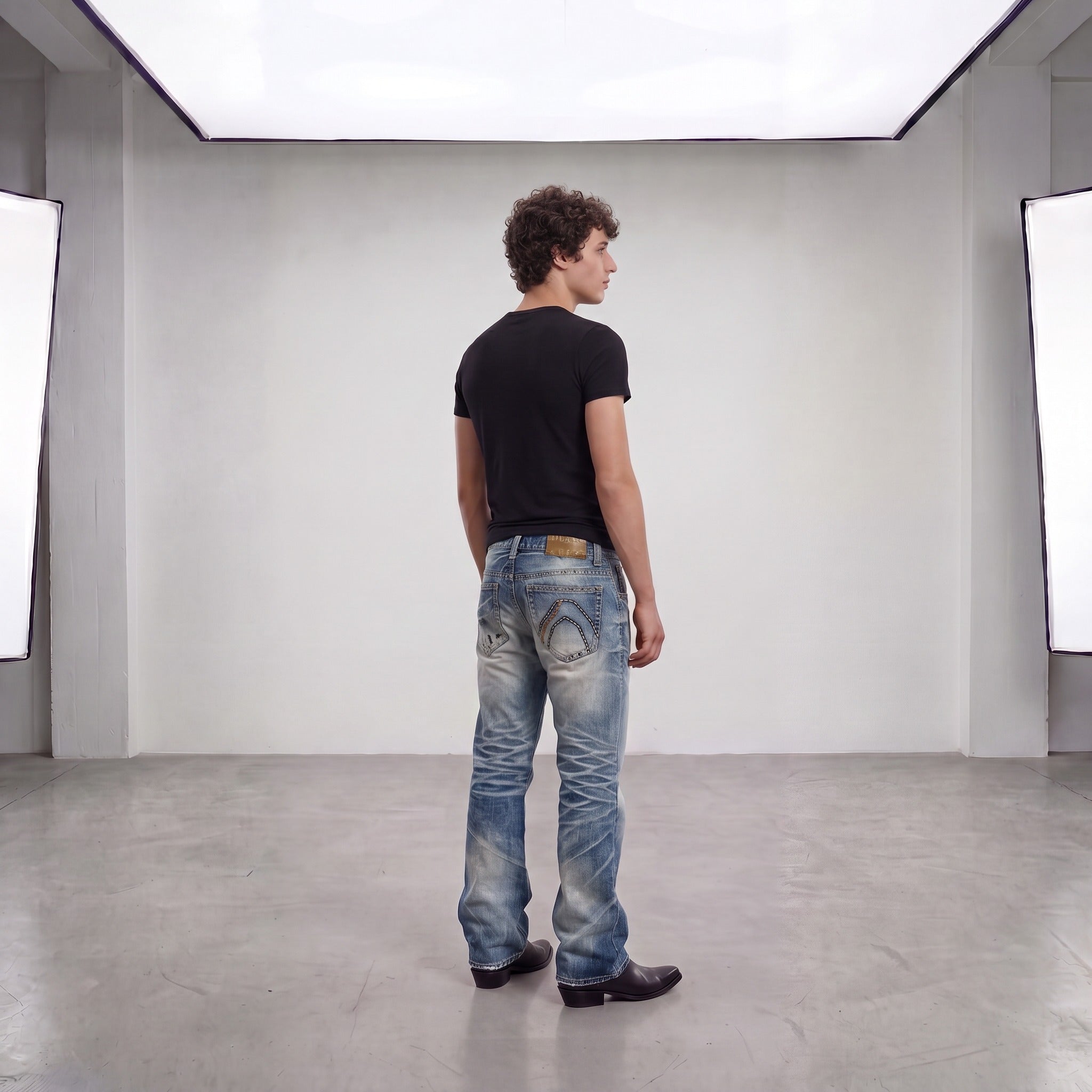 L32 – am Model, hinten, mit Boots